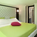 Flats 4*
